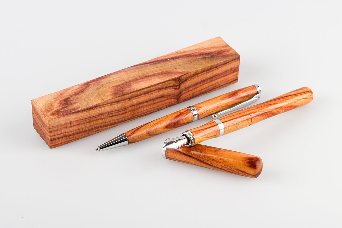 Handgefertigtes Schreibgeräte-Set aus Rosenholz