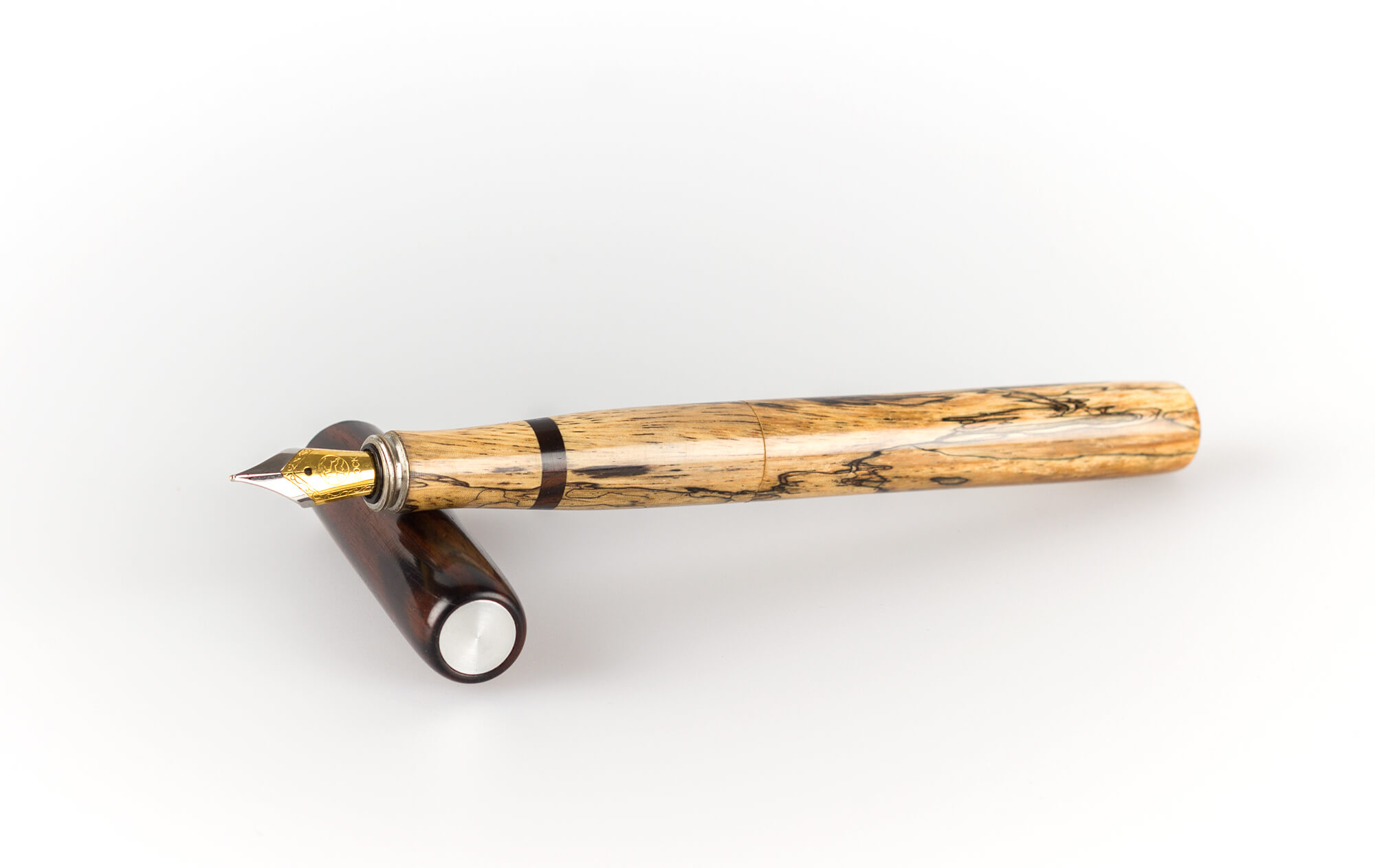 Füller aus Tamarind, mit einzigartigem Griffstück aus Holz