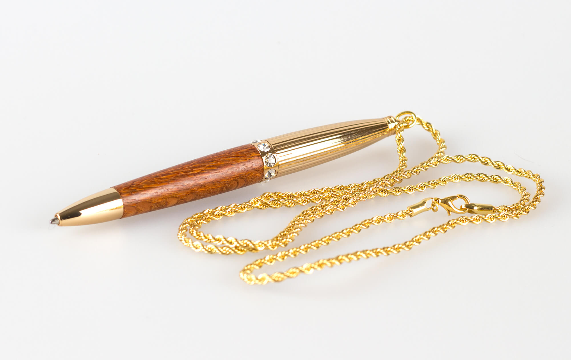 Handgefertigter Kugelschreiber mit Kette aus Perlholz